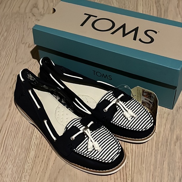 Toms Shoes - Last chance! TOMS Quincy slip-on shoes navy & white -NWT- size 10 but runs small